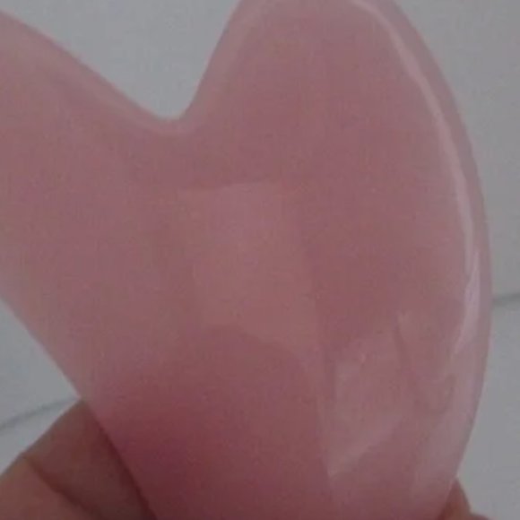 Rose Quartz heart shaped good luck piece Lightweight easy to carry or display - Picture 2 of 2